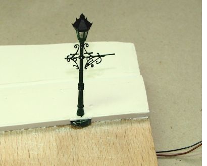 der eingegipste Lampenfuß